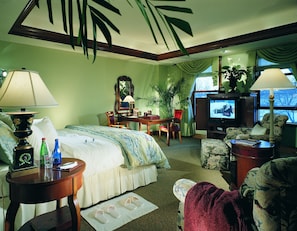 Deluxe Room, 1 King Bed | Egyptian cotton sheets, premium bedding, minibar, in-room safe