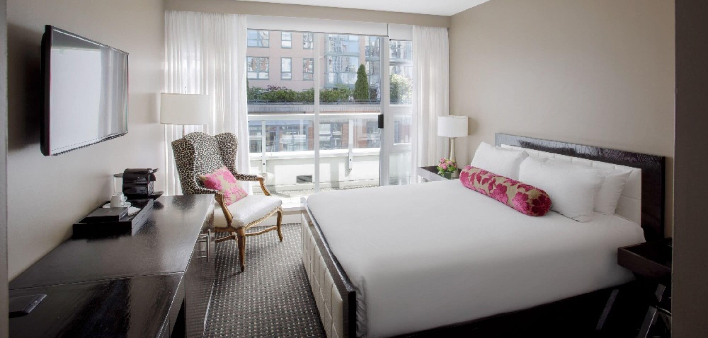 Egyptian cotton sheets, premium bedding, down comforters, pillowtop beds