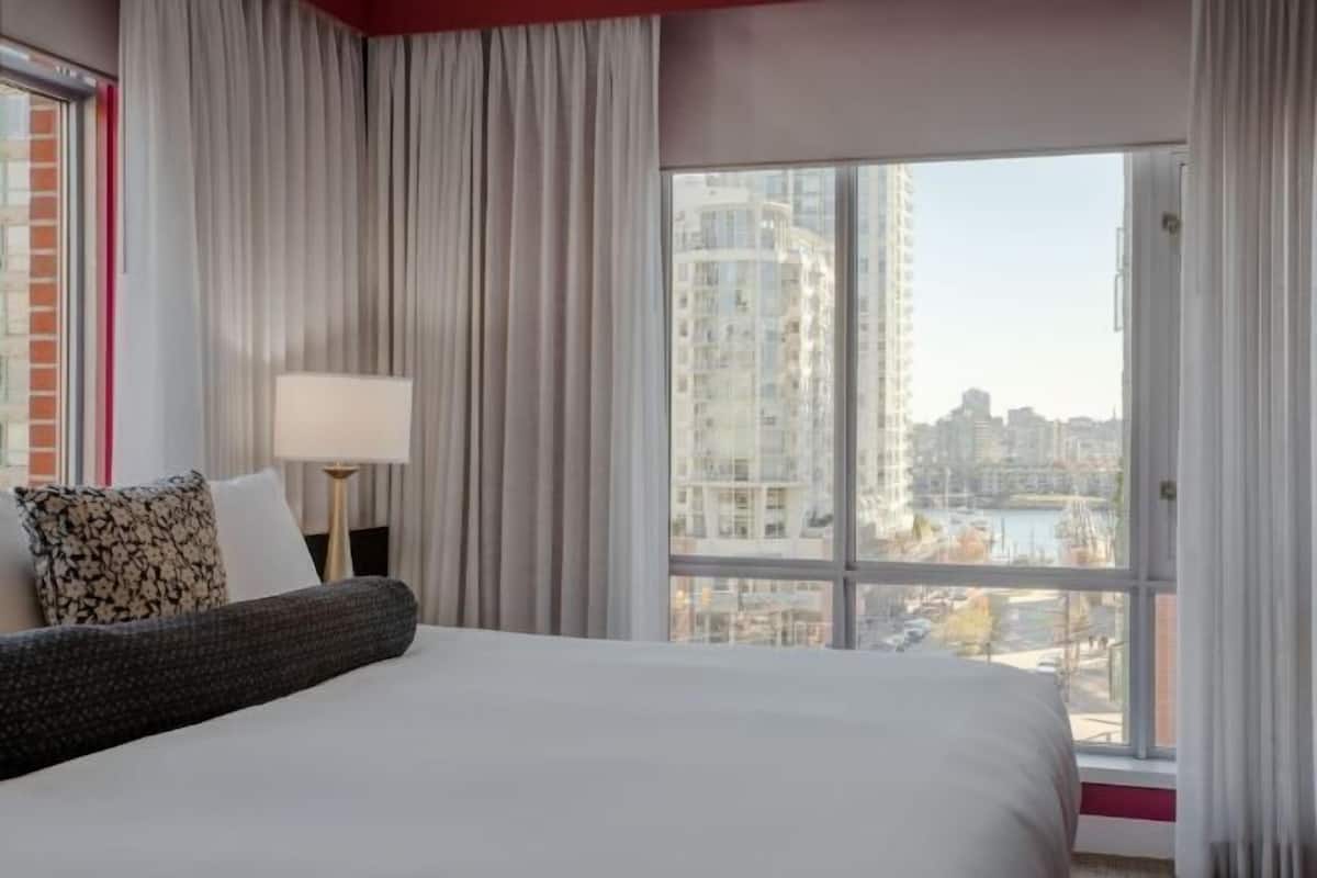 Egyptian cotton sheets, premium bedding, down duvets, pillow-top beds
