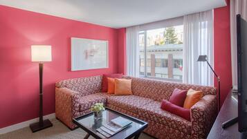 Executive Suite, 1 King Bed | Egyptian cotton sheets, premium bedding, down comforters, pillowtop beds