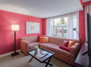 Executive Suite, 1 King Bed | Egyptian cotton sheets, premium bedding, down comforters, pillowtop beds