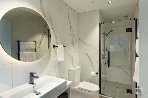 Junior Suite, 1 King Bed | Bathroom | Shower, free toiletries, hair dryer, bathrobes