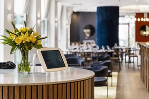 Breakfast and dinner served - Legacy Airedale Hotel Auckland (Auckland)