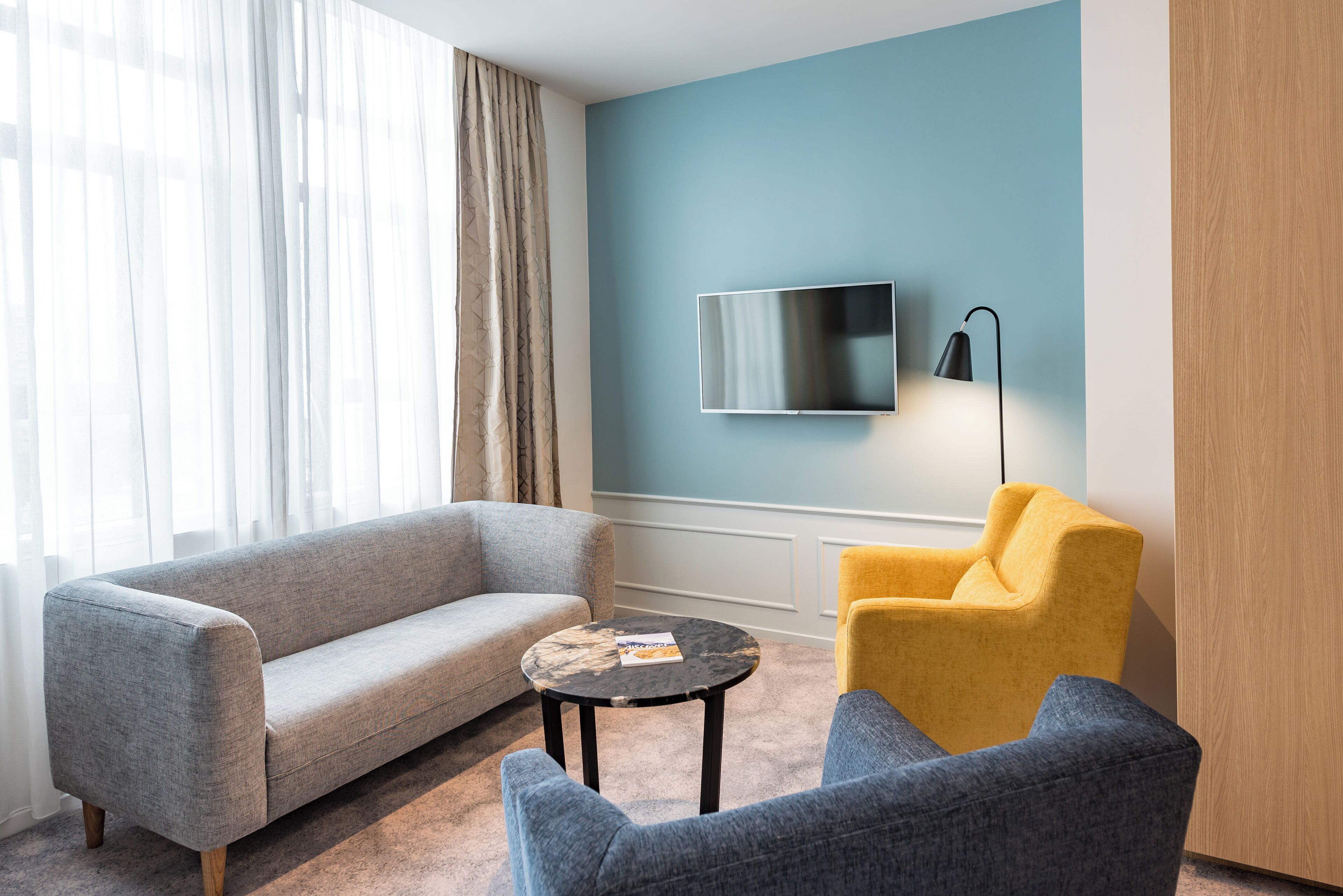 Junior Suite, 1 King Bed | Living area