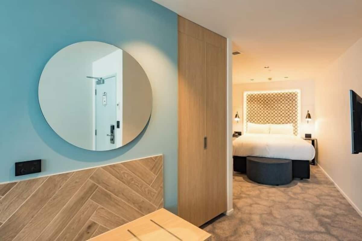 Premium bedding, minibar, in-room safe, iron/ironing board