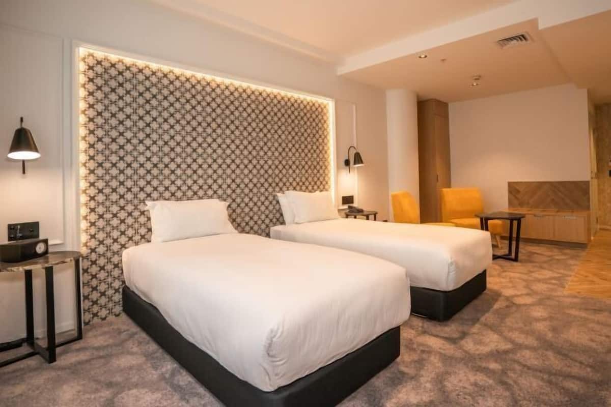 Premium bedding, minibar, in-room safe, iron/ironing board
