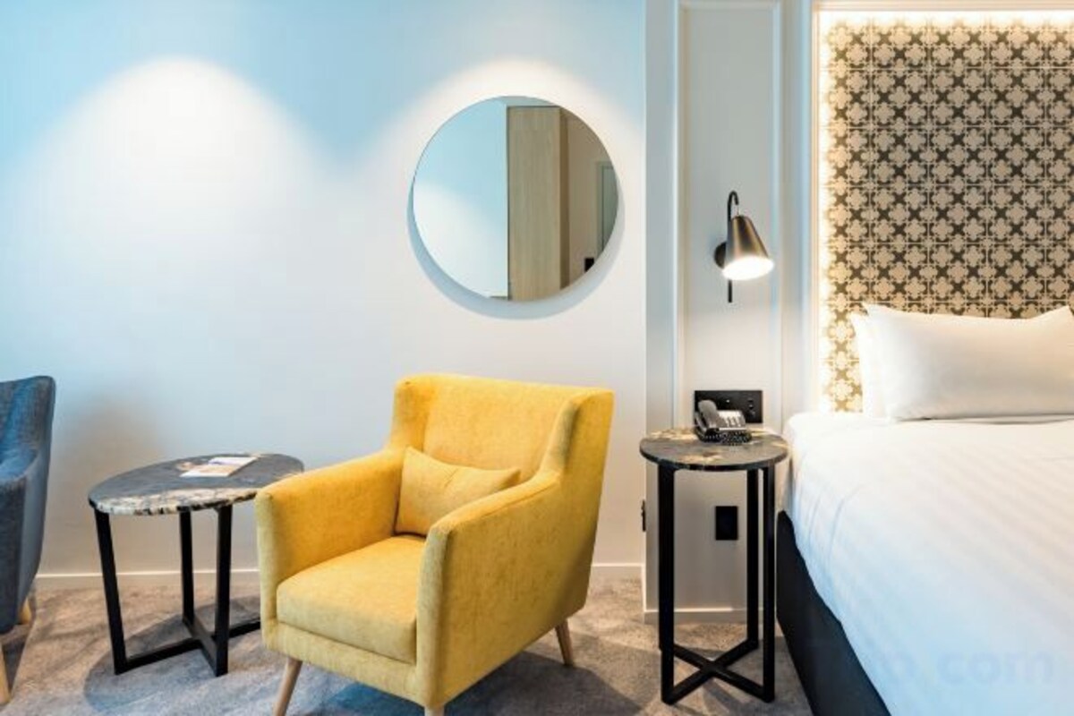 Premium bedding, minibar, in-room safe, iron/ironing board