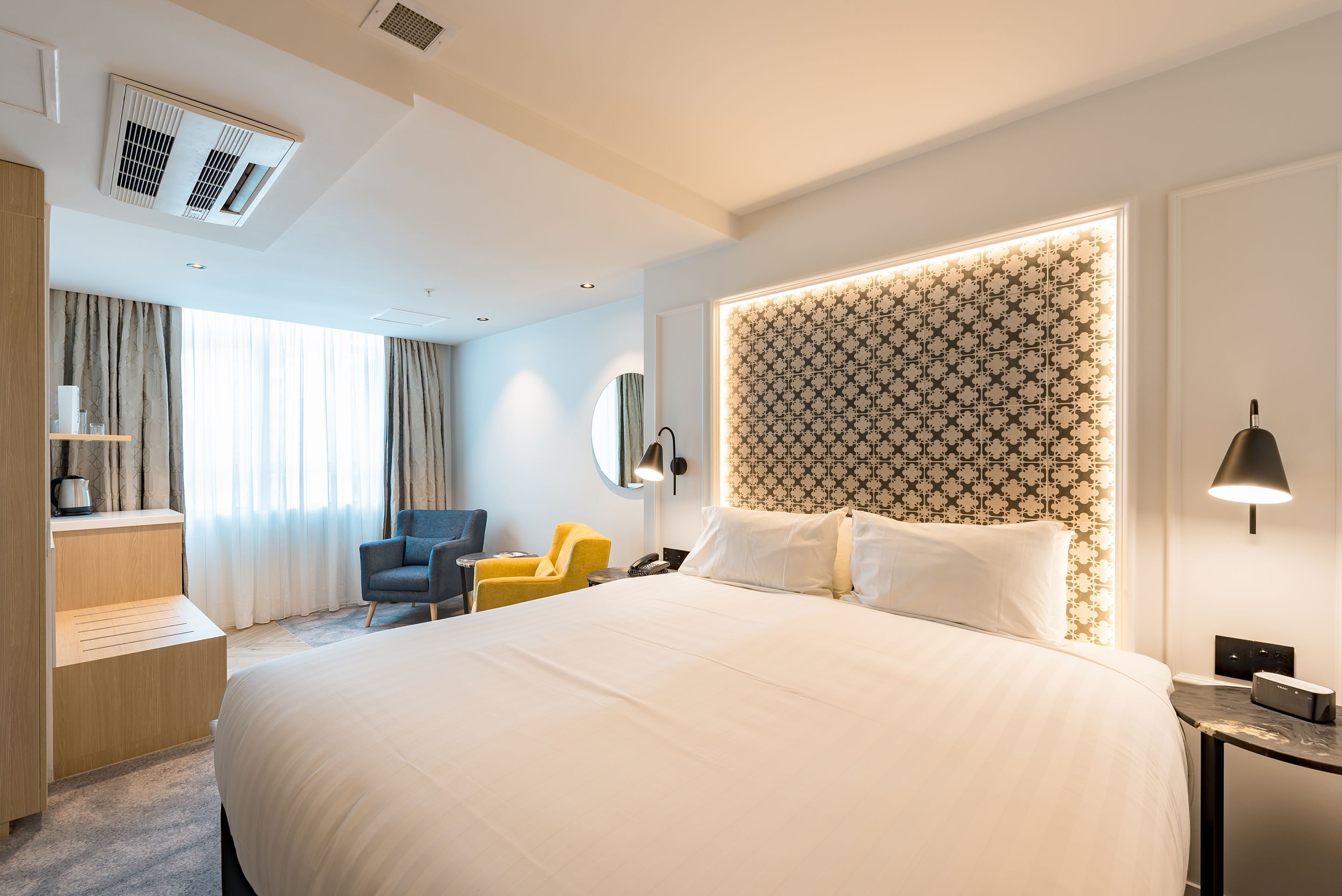 Premium bedding, minibar, in-room safe, iron/ironing board