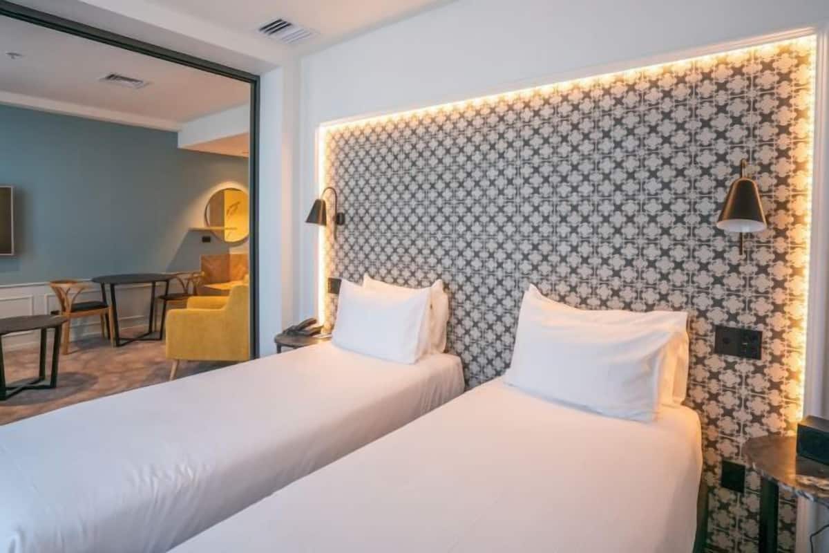 Premium bedding, minibar, in-room safe, iron/ironing board