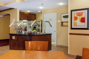 Desayuno buffet incluido todos los días