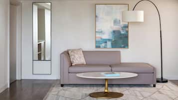 Junior Suite, 1 King Bed | In-room safe, desk, blackout drapes, soundproofing