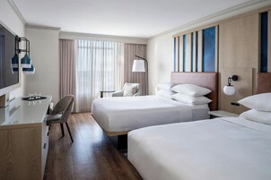 Caja de seguridad en la habitación, escritorio y cortinas blackout 