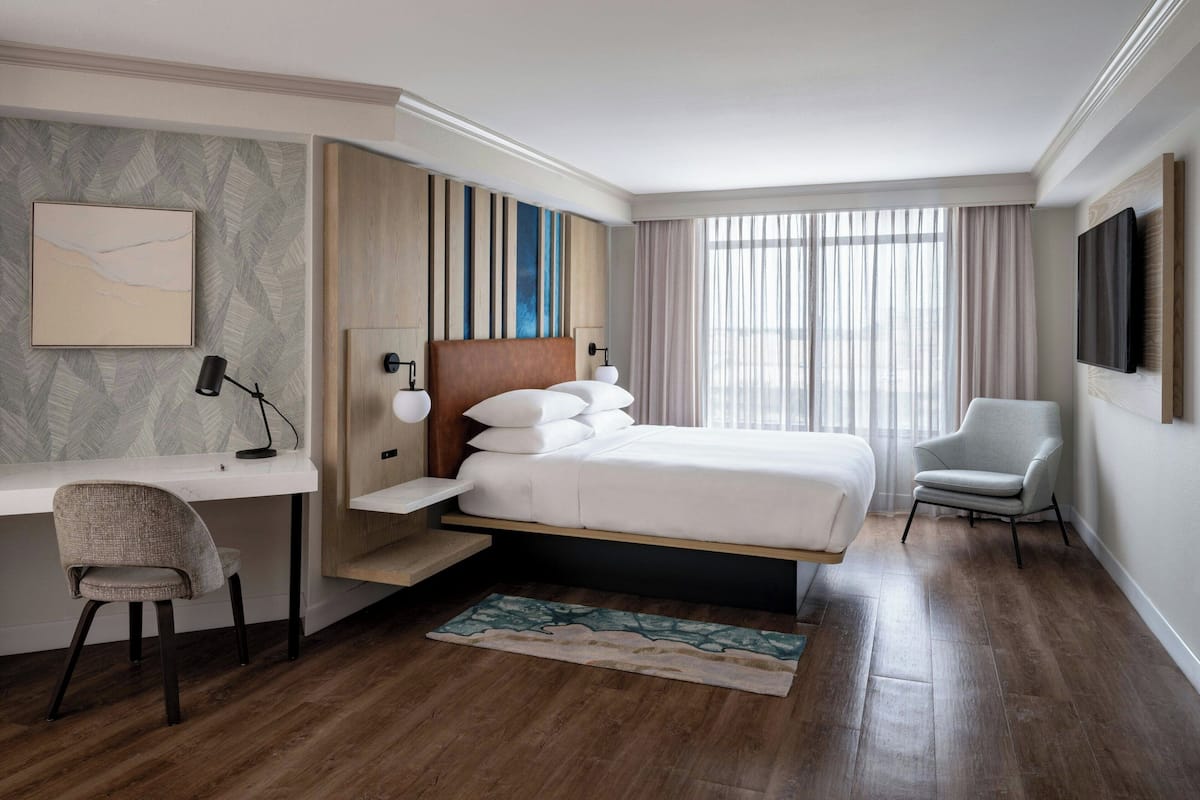 Junior Suite, 1 King Bed | In-room safe, desk, blackout curtains, soundproofing