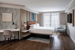 Suite junior, 1 cama de matrimonio grande | Caja fuerte, escritorio, cortinas opacas y sistema de insonorización