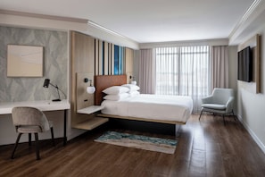 Suite junior, 1 cama de matrimonio grande | Caja fuerte, escritorio, cortinas opacas y sistema de insonorización