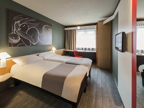 In-room safe, desk, blackout curtains, soundproofing - ibis Berlin Spandau (Berlin)