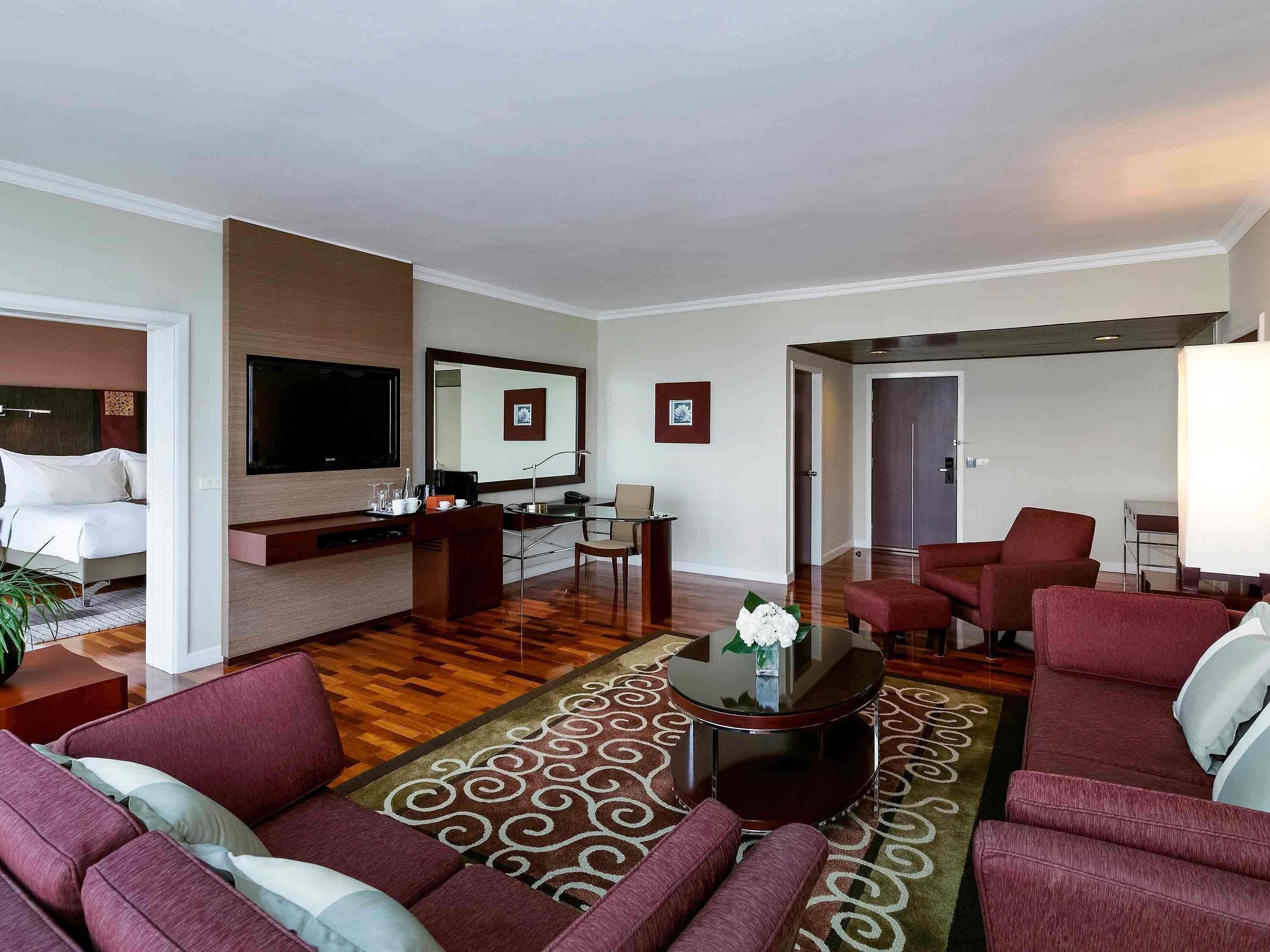 Executive Suite, 1 Double Bed, Club lounge access | Premium bedding, in-room safe, desk, soundproofing