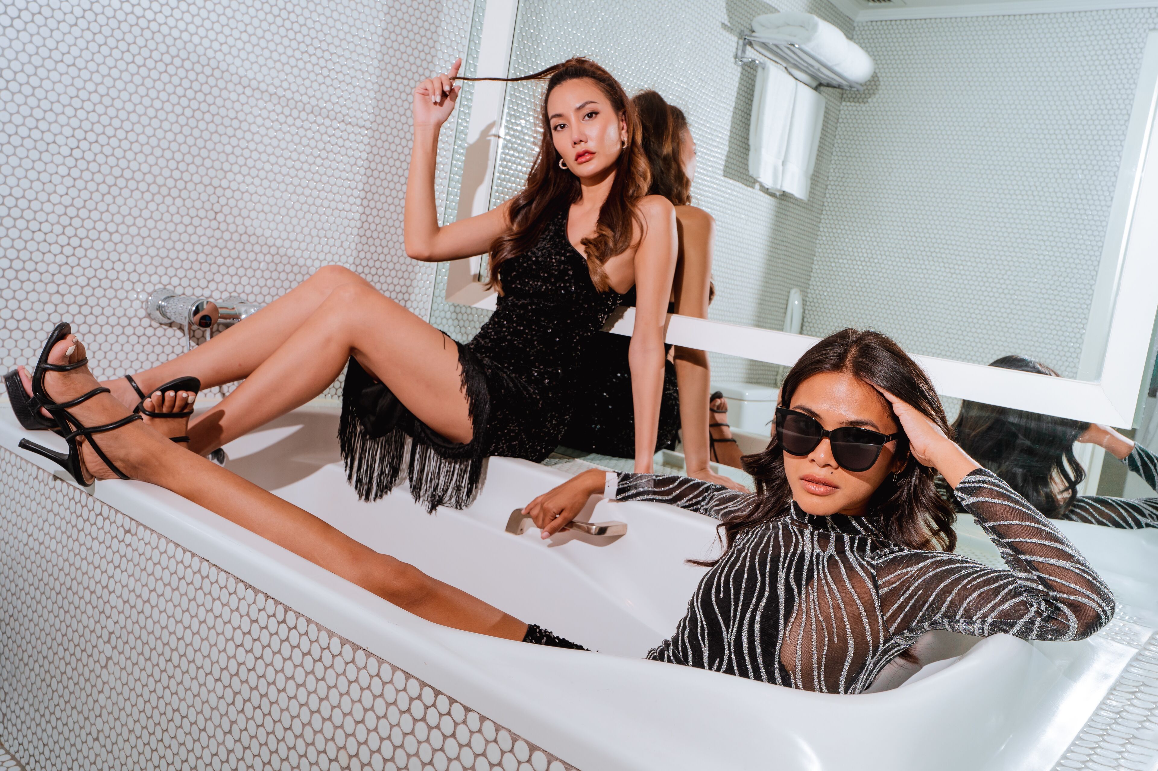 separate bathtub and shower, deep-soaking bathtub, rainfall showerhead