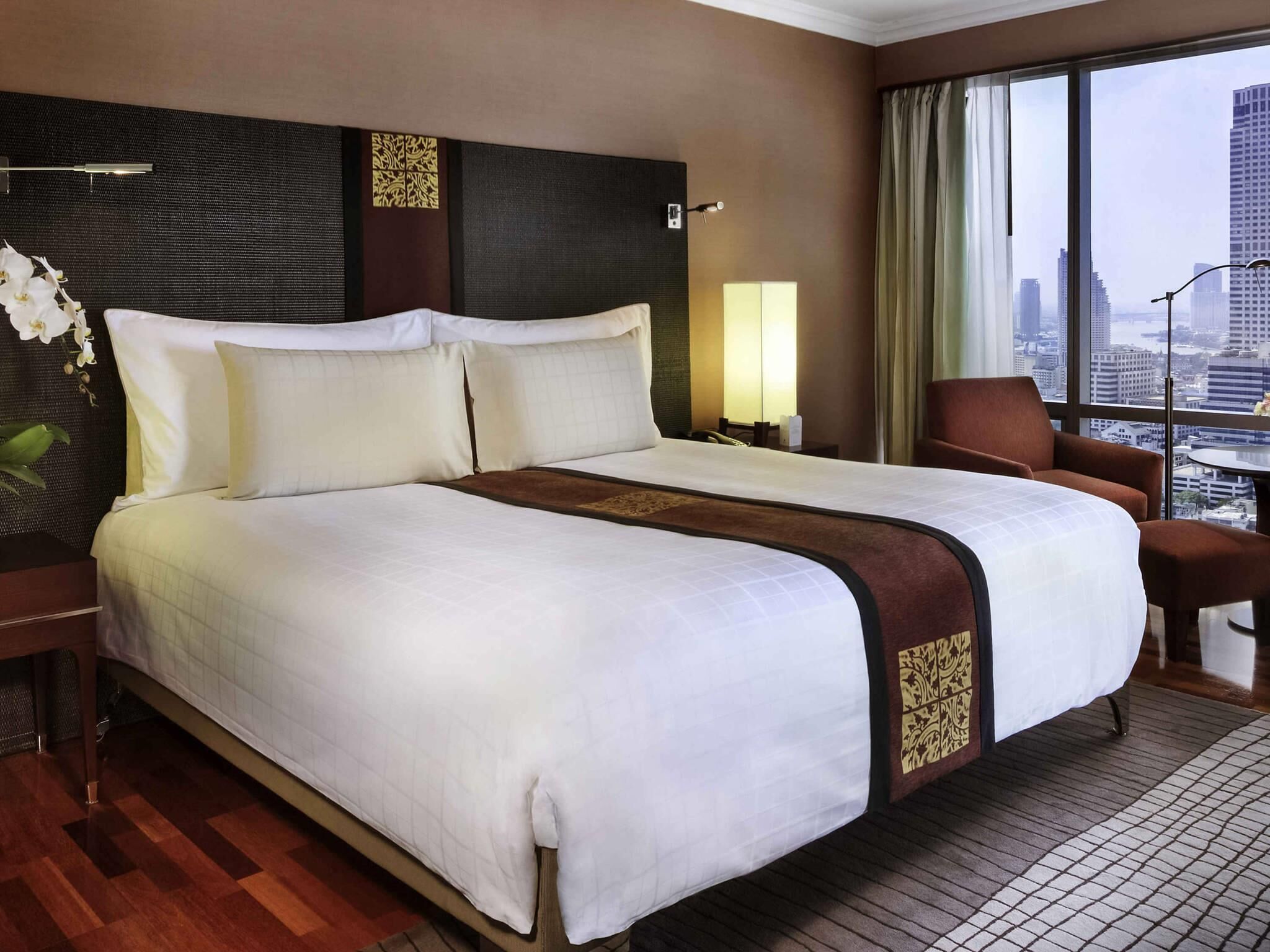 Premium bedding, in-room safe, desk, soundproofing