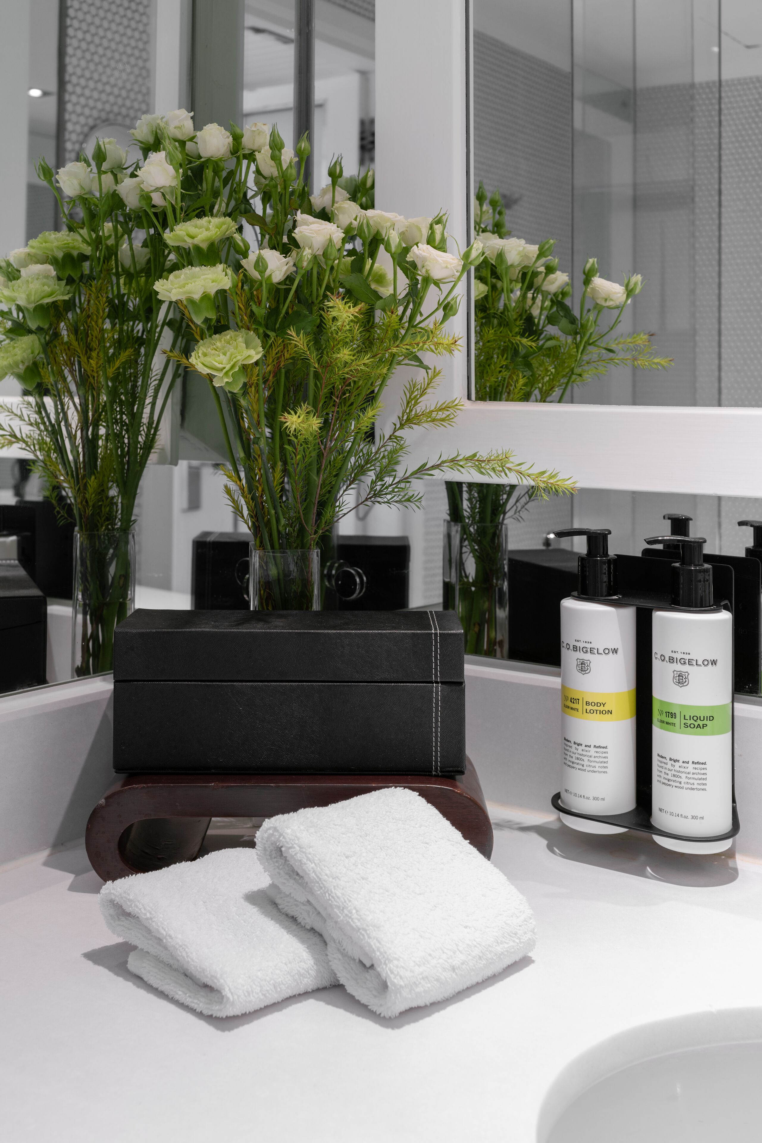 separate bathtub and shower, deep-soaking bathtub, rainfall showerhead