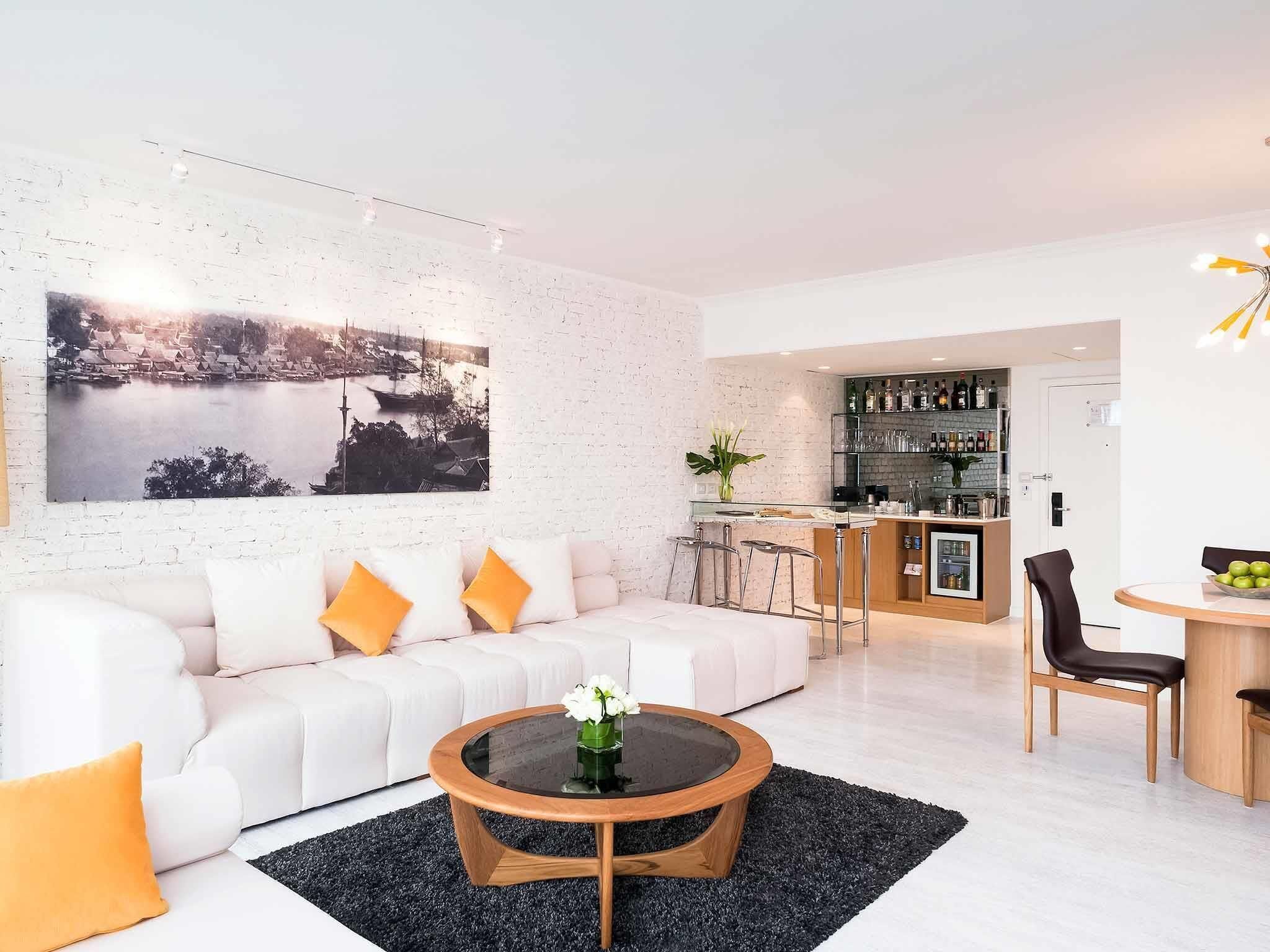 Premium bedding, in-room safe, desk, soundproofing