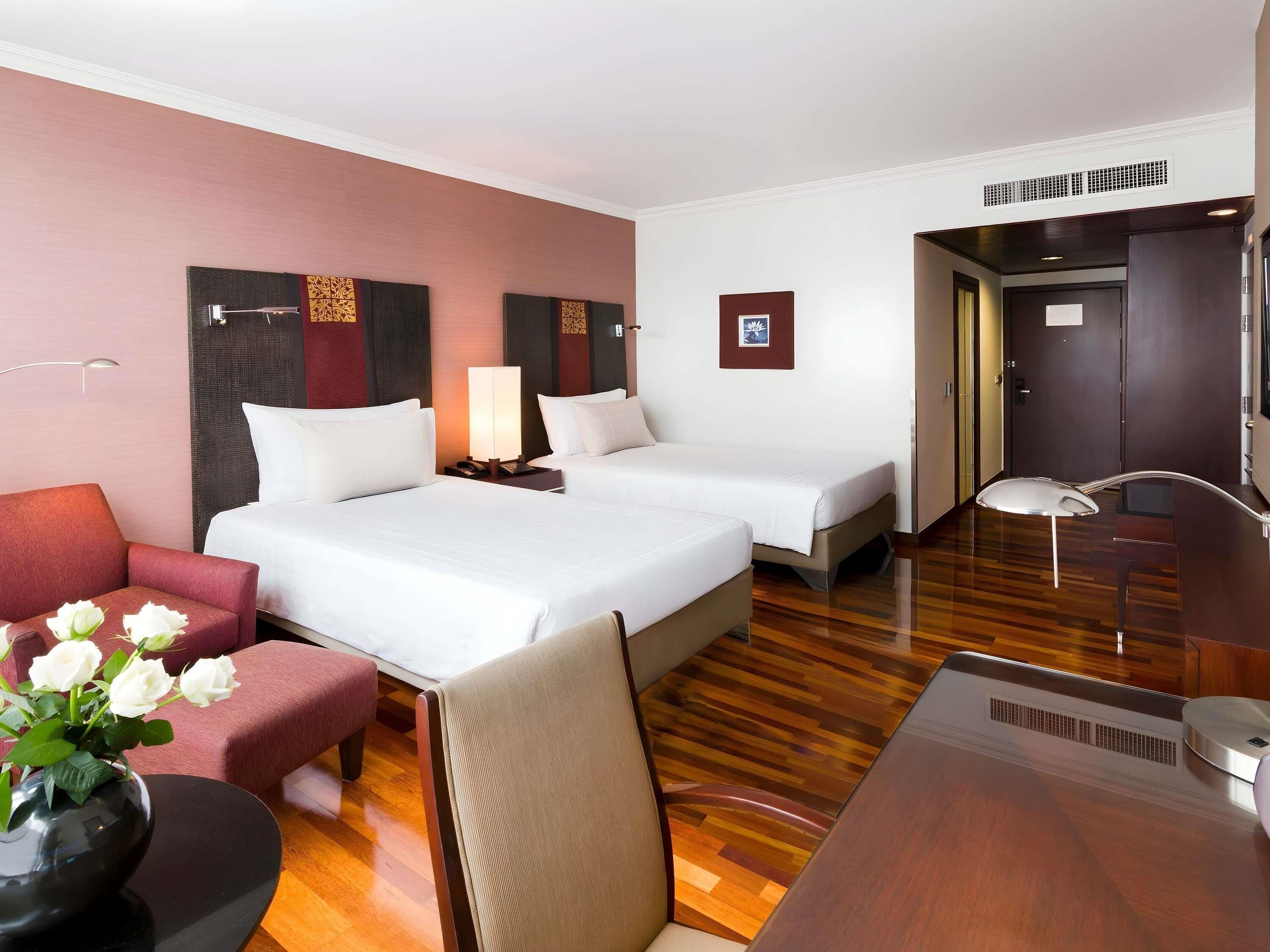 Deluxe Twin Room, 2 Katil Bujang (Single) (Premium - High Floor) | Peralatan tempat tidur premium, peti besi dalam bilik, meja 