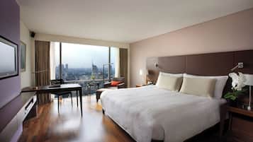 Premium bedding, in-room safe, desk, soundproofing