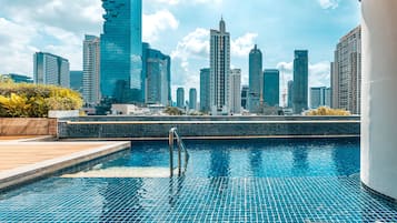 Outdoor pool, pool umbrellas, sun loungers