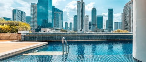 Outdoor pool, pool umbrellas, sun loungers