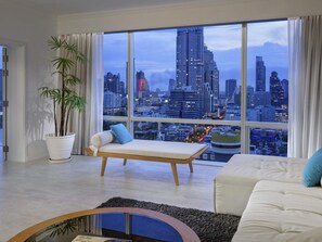 Suite, 1 Katil Kelamin (Double) (G) | Peralatan tempat tidur premium, peti besi dalam bilik, meja 