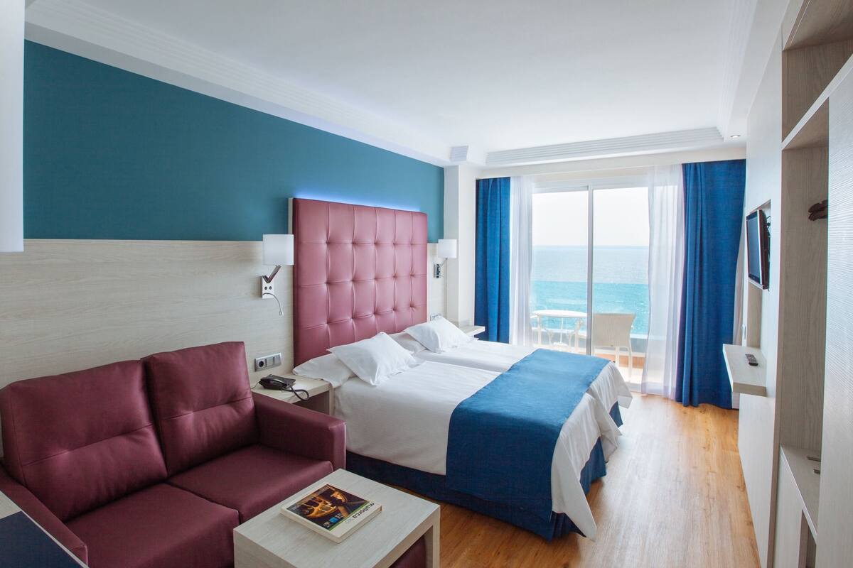 1 bedroom, in-room safe, desk, blackout curtains