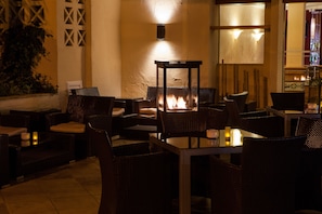 2 bars/lounges, poolside bar