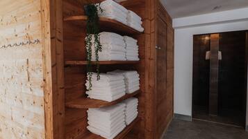 Couples treatment room(s), sauna, hot tub, body treatments, body wraps