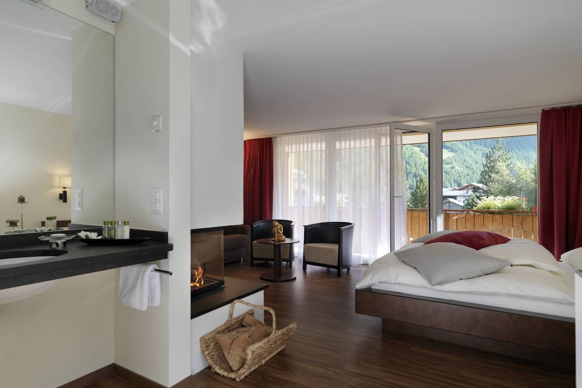 junior-suite, mountain view | 1 bedroom, hypo-allergenic bedding, minibar, in-room safe