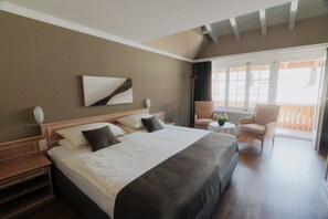 Hypo-allergenic bedding, minibar, in-room safe, desk - Hotel Schweizerhof Gourmet & Spa (Saas-Fee)