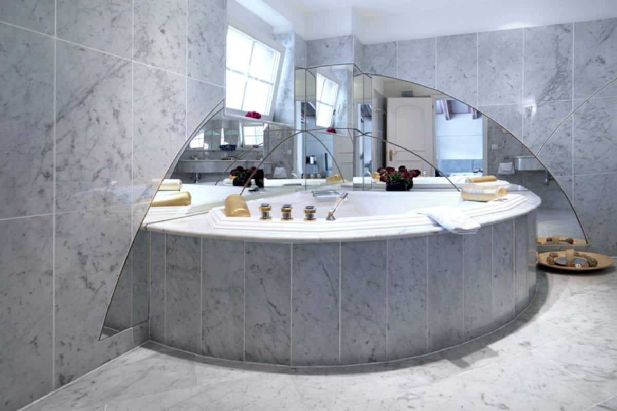 romantic-suite | bathroom | free toiletries, hair dryer, bathrobes, slippers