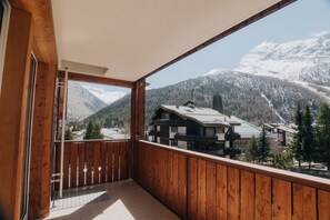 Chambre supérieure double, balcon, vue sur la montagne | Vue de la chambre