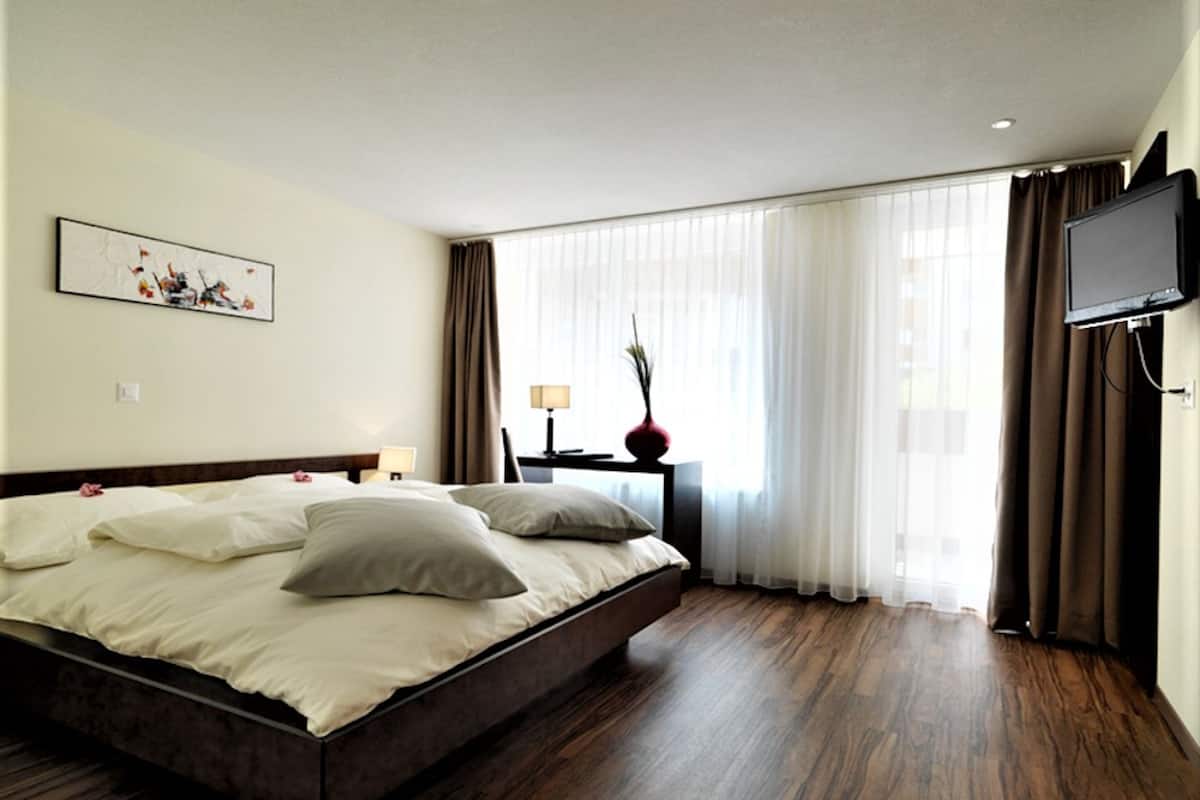 standard single room | 1 bedroom, hypo-allergenic bedding, minibar, in-room safe