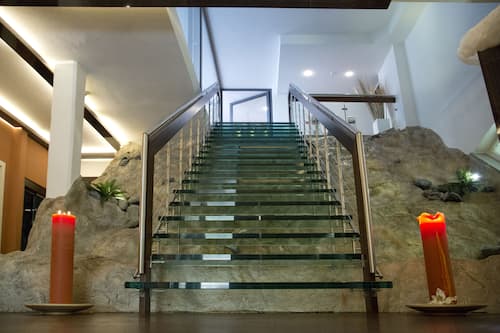 Couples treatment room(s), sauna, hot tub, body treatments, body wraps