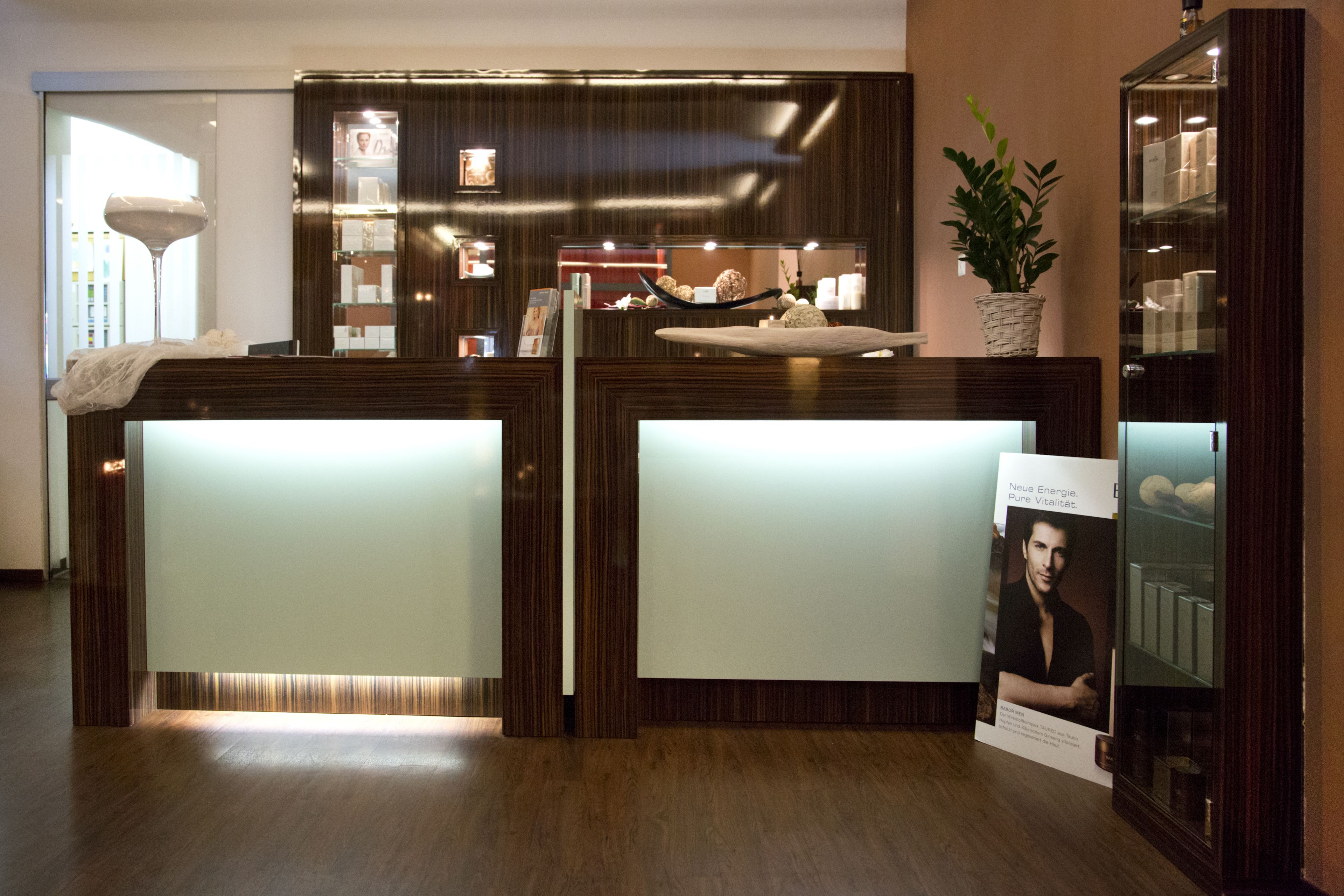 couples treatment room(s), sauna, hot tub, body treatments, body wraps