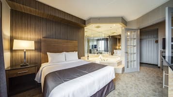 Deluxe Queen Suite with Jetted Tub-Separate Living Room