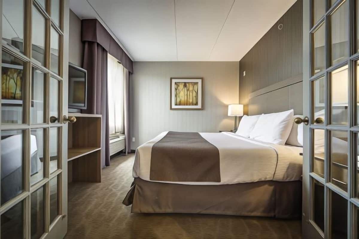 In-room safe, desk, blackout drapes, iron/ironing board