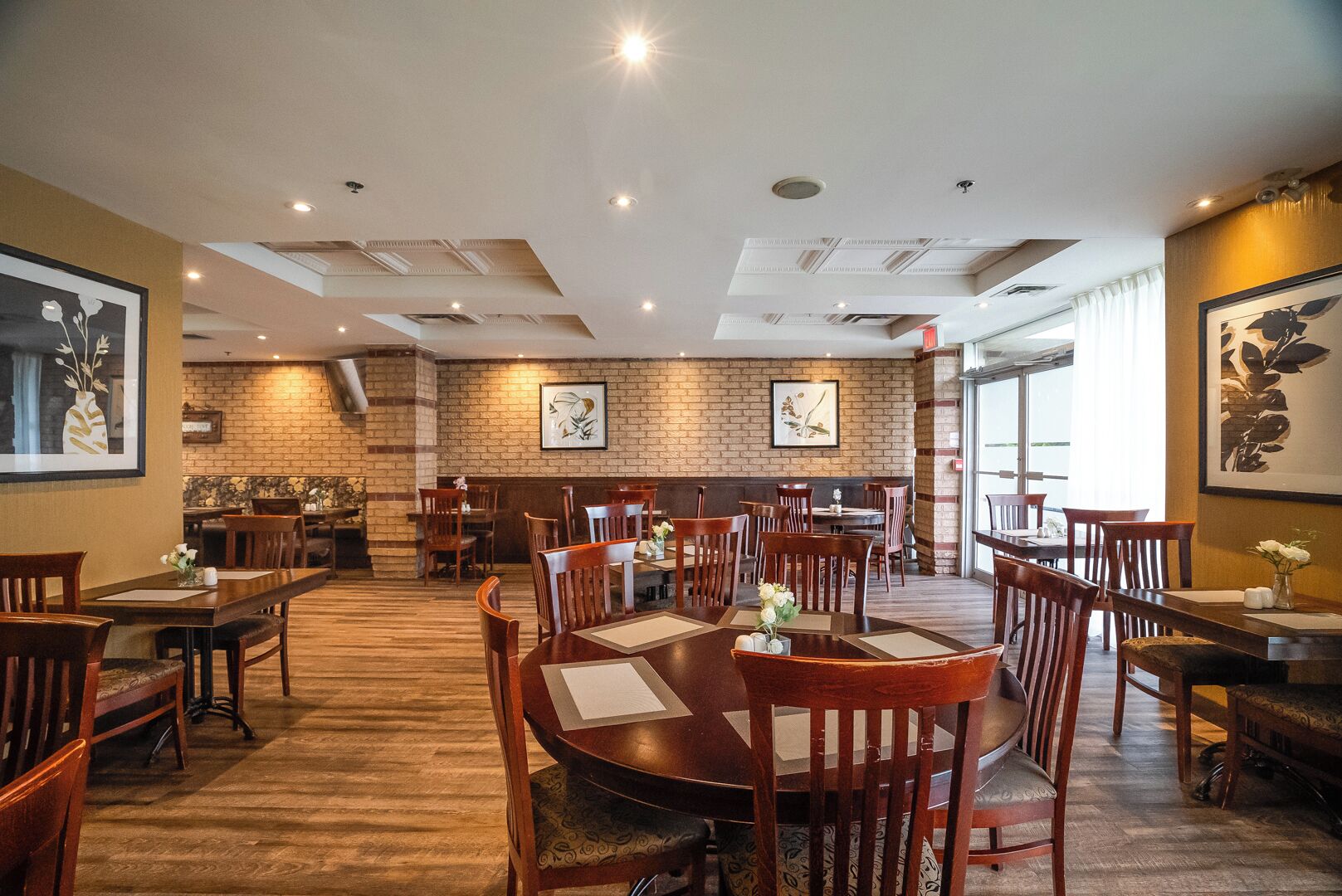 Lunch and dinner served