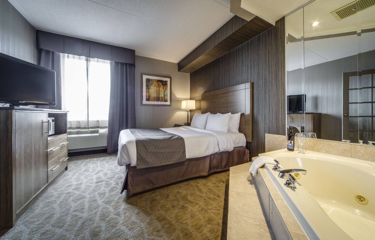 Monte Carlo Inn Airport Suites