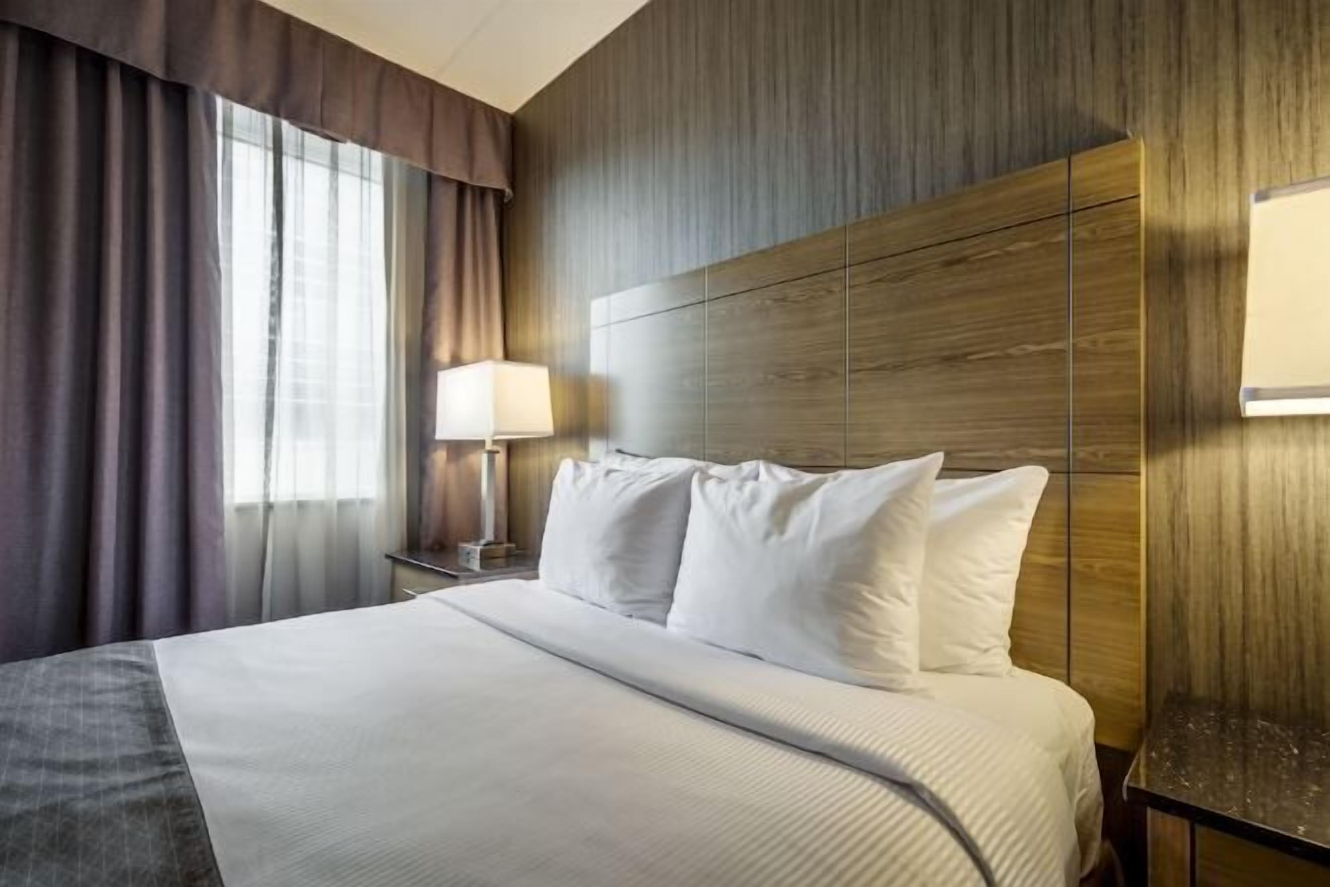 Coffres-forts dans les chambres, bureau, rideaux occultants