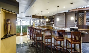 Bar (trong khuôn viên)