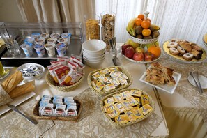 Morgenmadsbuffet hver dag (12.5 EUR pr. person)