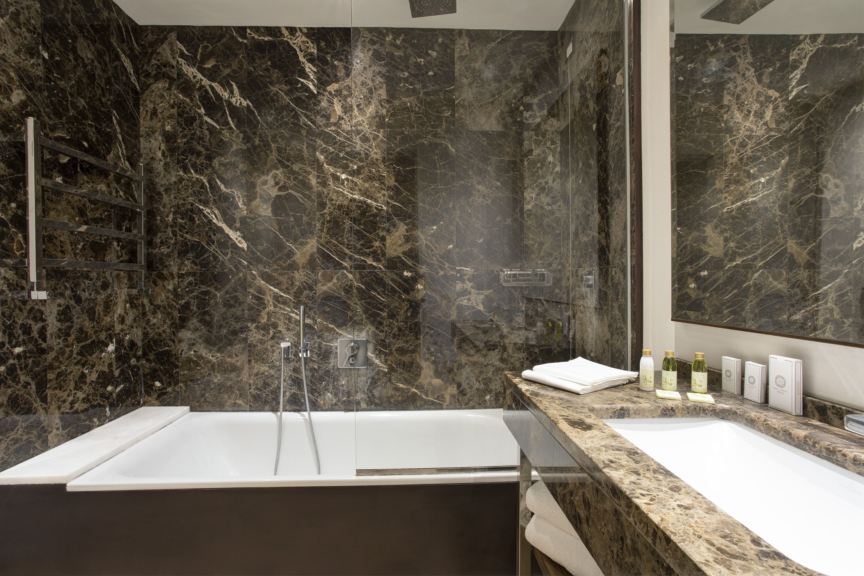 deluxe double room, garden view | bathroom | free toiletries, hair dryer, bidet, towels