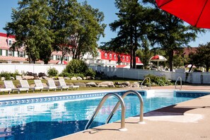 Seasonal outdoor pool, pool loungers