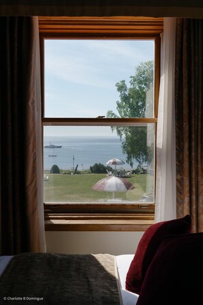 Standard Room, 1 Queen Bed, River View